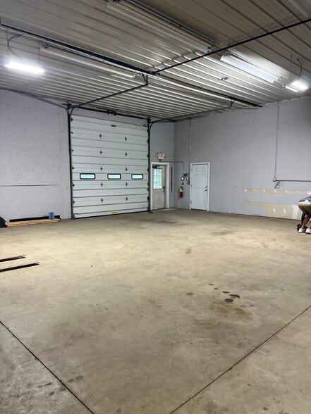 12 Grays Ln, Biddeford, ME for lease - Building Photo - Image 2 of 6