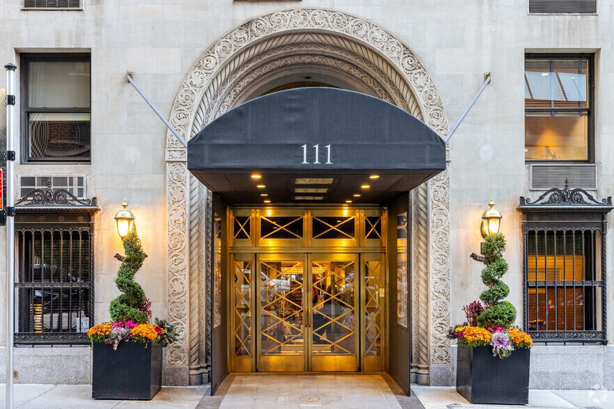 111 E 56th St, New York, NY à louer - Photo principale - Image 1 de 8