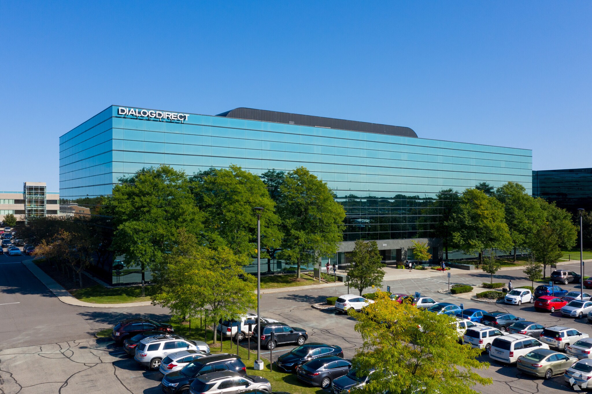 300 E Big Beaver Rd, Troy, MI à louer Photo du bâtiment- Image 1 de 15