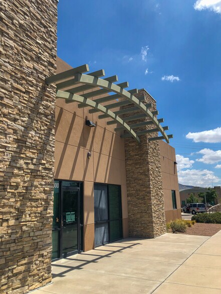 3821 Constitution Dr, El Paso, TX à louer - Photo du bâtiment - Image 2 de 18