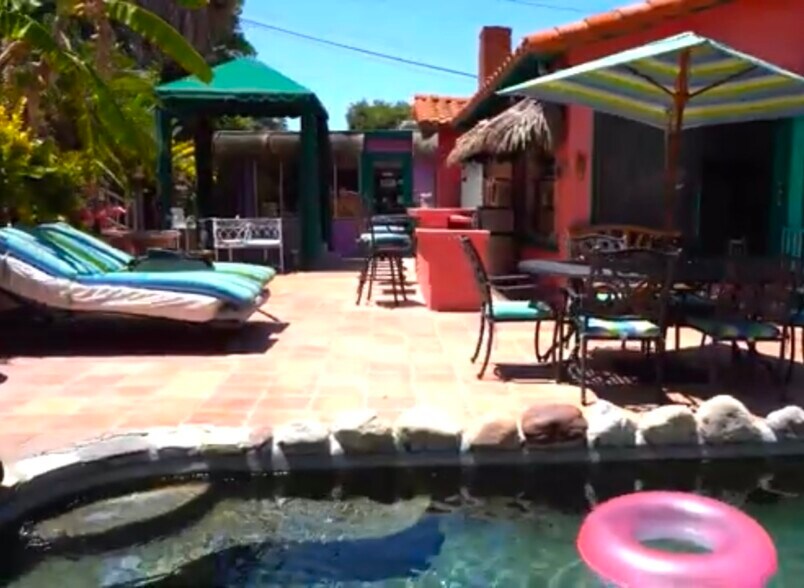 22942 Crespi St, Woodland Hills, CA à vendre - Photo du bâtiment - Image 2 de 18