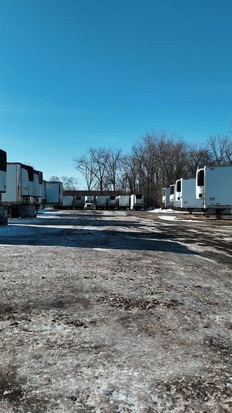 8201 NE Hickory St, Minneapolis, MN à vendre - Vidéo sur l’inscription commerciale - Image 2 de 80