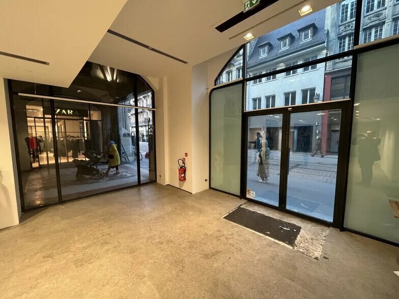 Retail in Strasbourg for lease - Building Photo - Image 2 of 6