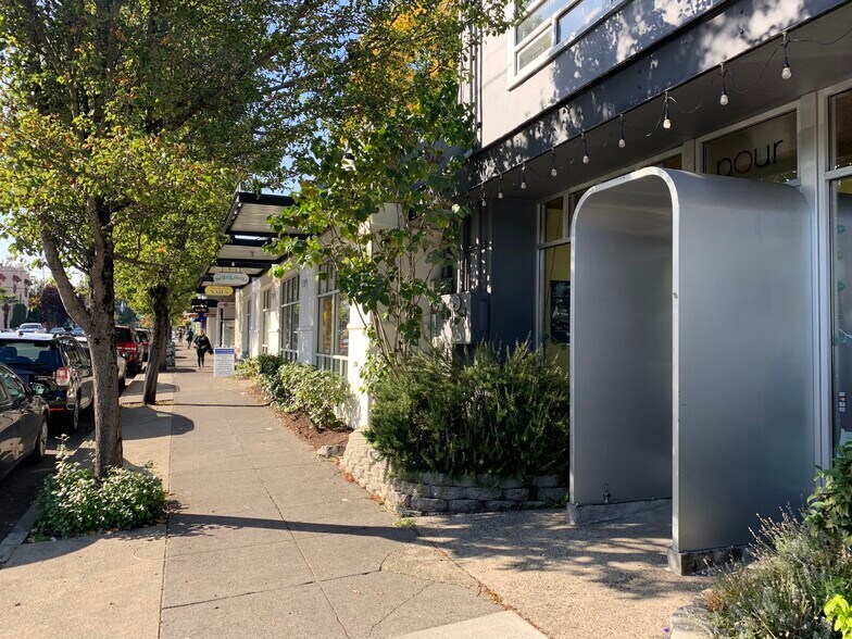 2725-2729 NE Broadway St, Portland, OR à louer - Photo du bâtiment - Image 3 de 4