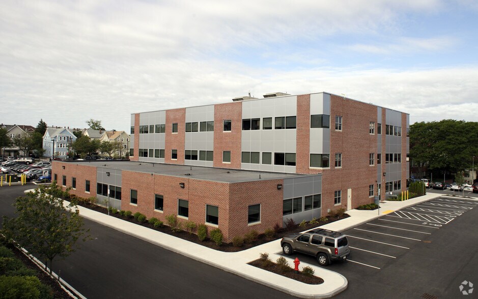 851 Middle St, Fall River, MA for lease - Building Photo - Image 2 of 3