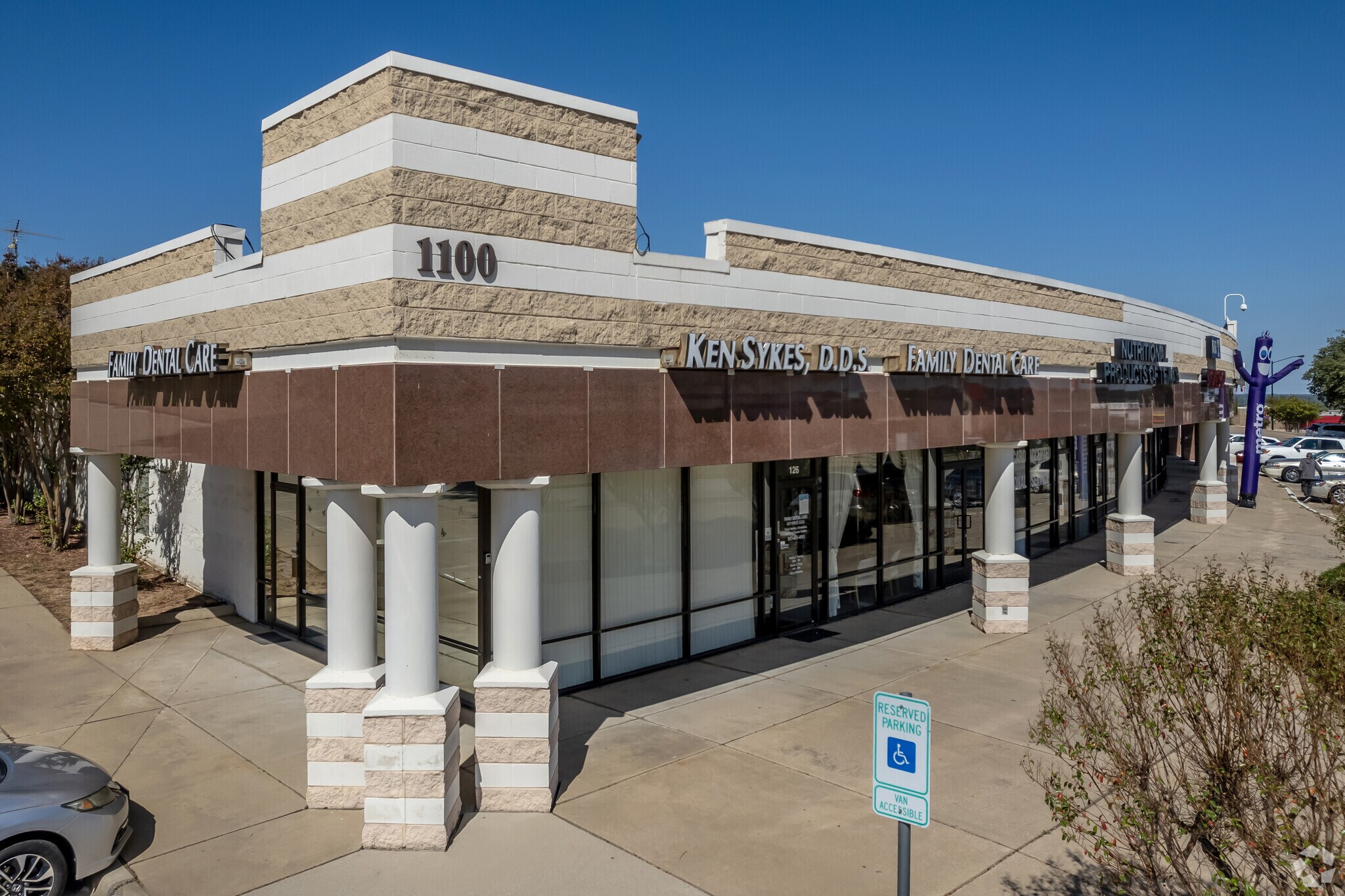 1100 Bridgewood Dr, Fort Worth, TX à louer Photo du bâtiment- Image 1 de 11