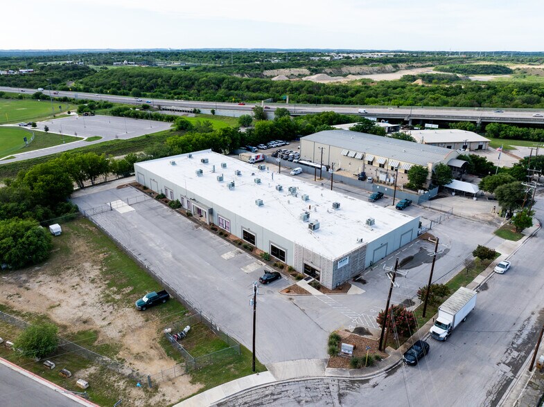 3503 Crosspoint, San Antonio, TX à louer - Photo du bâtiment - Image 2 de 5