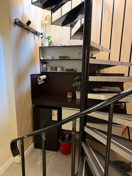 43 Moreton St, London for lease - Building Photo - Image 3 of 7