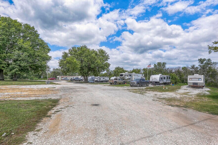 2201 Outer Rd, Bates City, MO à vendre - Photo du bâtiment - Image 3 de 14