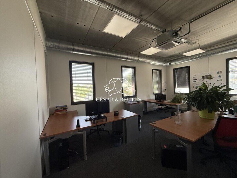 Office in Rillieux-la-Pape for lease - Interior Photo - Image 3 of 4