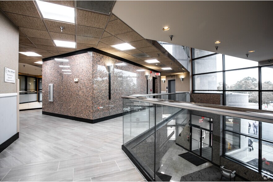 1600 Crain Hwy, Glen Burnie, MD à louer - Hall d’entrée - Image 3 de 16