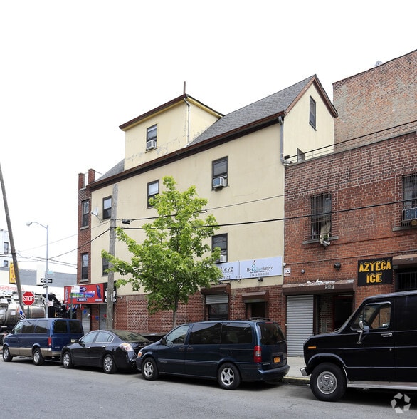 2324 Bathgate Ave, Bronx, NY for lease - Building Photo - Image 2 of 7