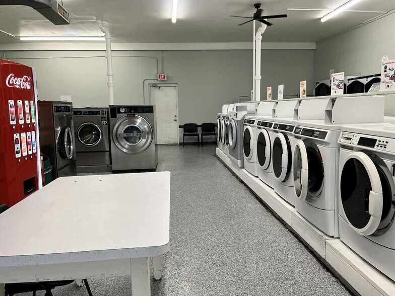 337 Fond du Lac Ave, Fond Du Lac, WI à vendre - Photo intérieure - Image 3 de 7