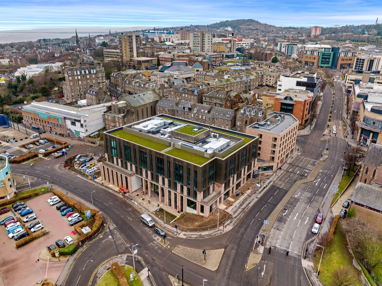 2 Greenmarket, Dundee for lease - Building Photo - Image 1 of 11