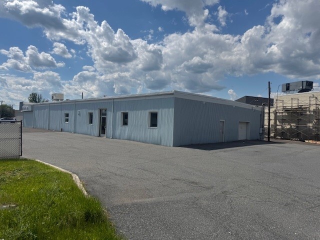 133 S West End Blvd, Quakertown, PA for lease Building Photo- Image 1 of 12