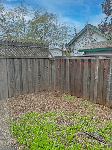 456 South E St, Santa Rosa, CA for lease - Building Photo - Image 2 of 10