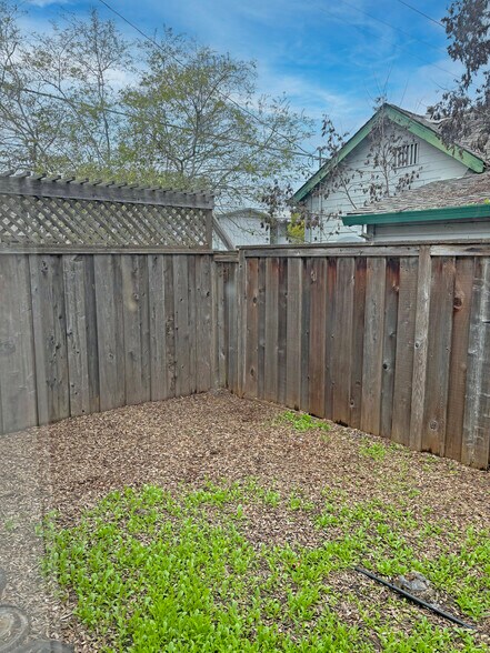 456 South E St, Santa Rosa, CA à louer - Photo du bâtiment - Image 2 de 10