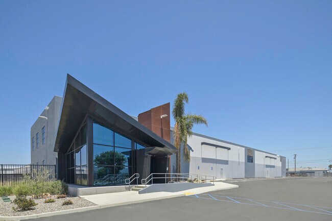 Plus de détails pour 16325 S Main St, Gardena, CA - Industriel à louer