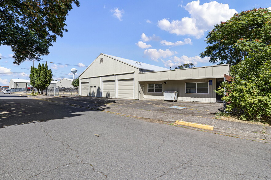 940 Greenwood St, Junction City, OR for sale - Building Photo - Image 2 of 9