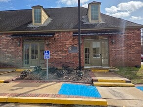 115 Abner Jackson Pky, Lake Jackson, TX à louer Photo du bâtiment- Image 2 de 15