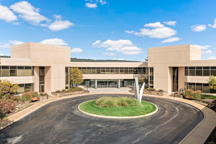 1400 Liberty Ridge Dr, Wayne, PA for lease - Primary Photo - Image 1 of 13