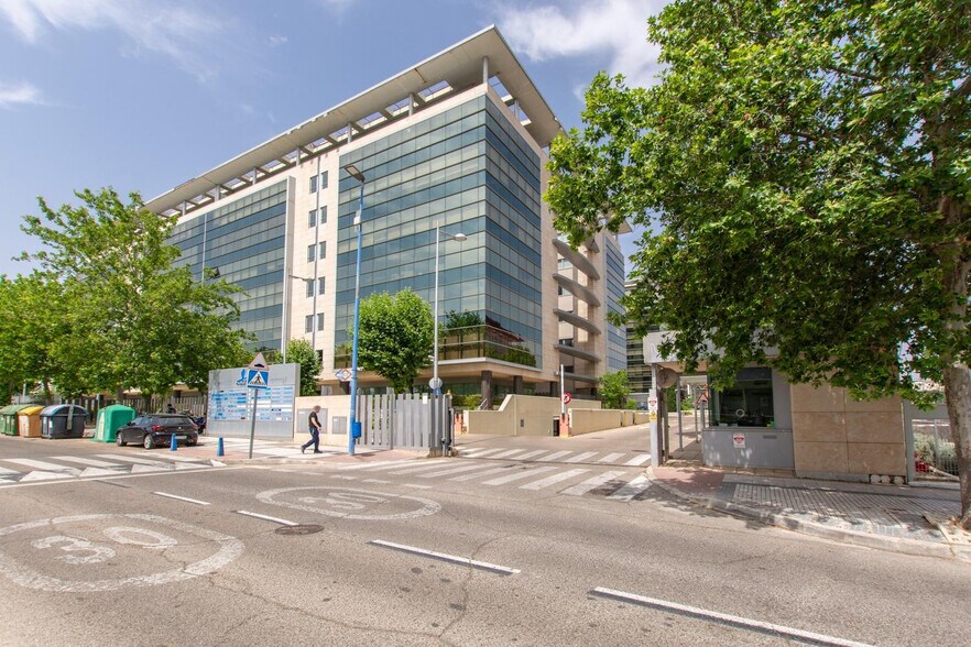 Bureau dans Rivas-Vaciamadrid, Madrid à louer - Photo du bâtiment - Image 2 de 9