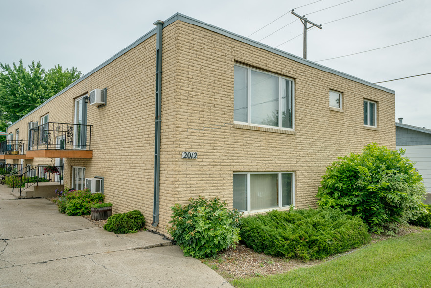 1914 E Divide Ave, Bismarck, ND à vendre - Photo du bâtiment - Image 1 de 1