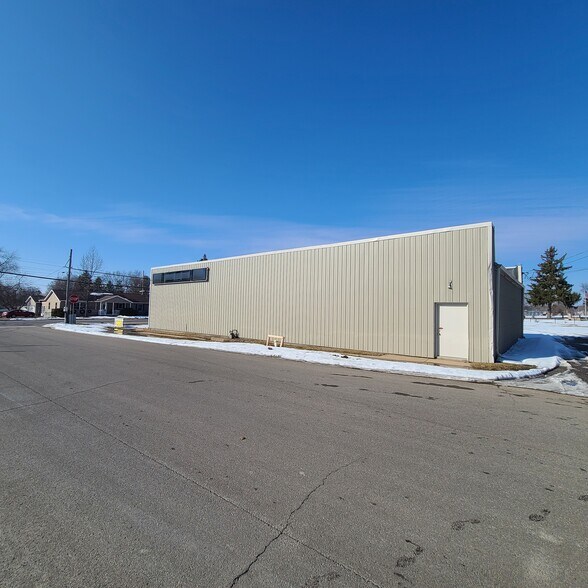405 N Main St, North Webster, IN à vendre - Photo du bâtiment - Image 3 de 7