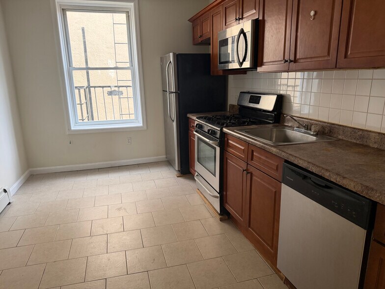 3176 John F. Kennedy Blvd, Jersey City, NJ à vendre - Photo du bâtiment - Image 3 de 22