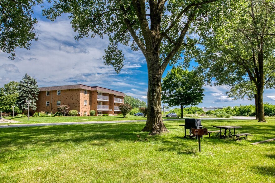 2400 Dixie Dr, Portage, IN à vendre - Photo du bâtiment - Image 2 de 13