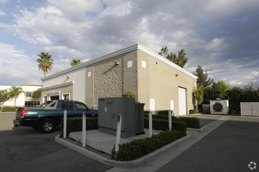 1341 Riverview Dr, San Bernardino, CA à louer - Photo du bâtiment - Image 2 de 3