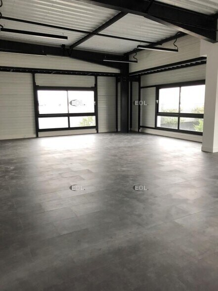 Industrial in Les Pavillons-sous-Bois for lease - Building Photo - Image 2 of 3