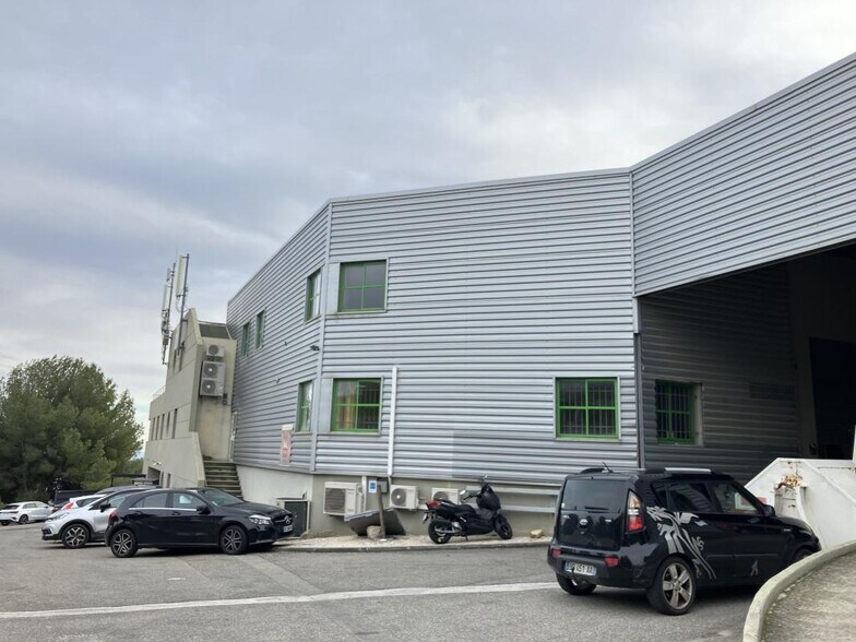 Flex dans La Ciotat à louer - Photo du bâtiment - Image 2 de 7