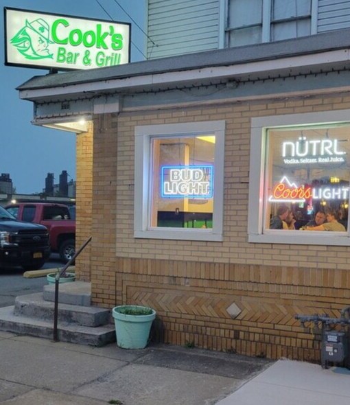Plus de détails pour 222 Katherine St, Buffalo, NY - Commerce de détail à vendre