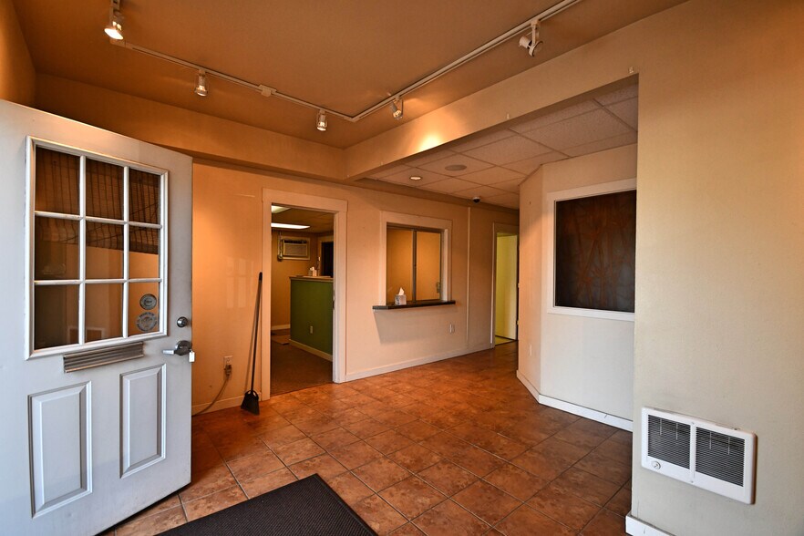 1012 Trevitt St, The Dalles, OR à vendre - Photo du bâtiment - Image 2 de 11