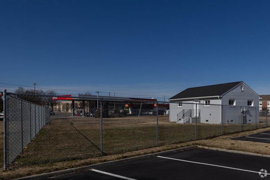 5652 Bayside Rd, Virginia Beach, VA à vendre - Photo principale - Image 1 de 12