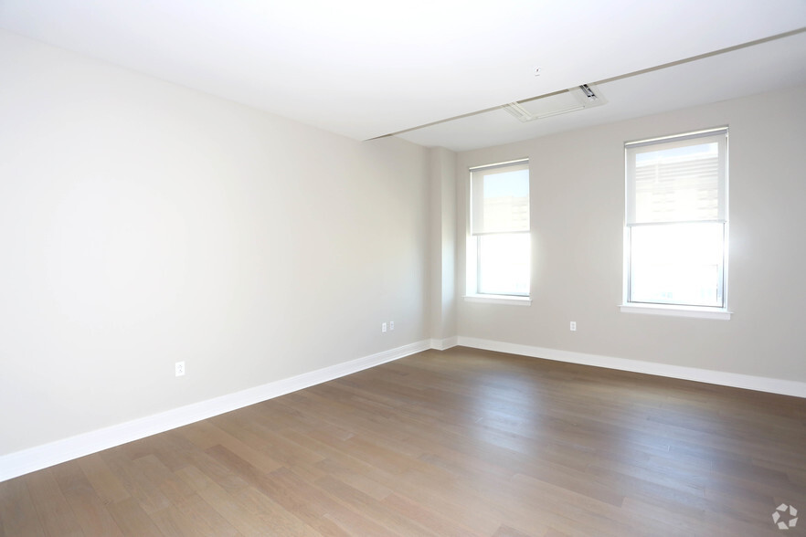 300 Saint Paul Pl, Baltimore, MD for lease - Interior Photo - Image 3 of 6