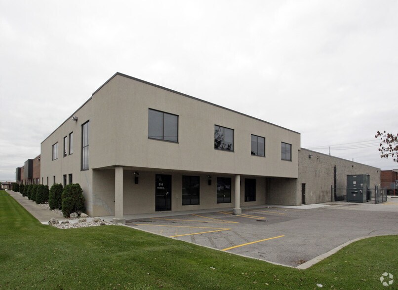 510-520 Garyray Dr, Toronto, ON for lease - Primary Photo - Image 1 of 2