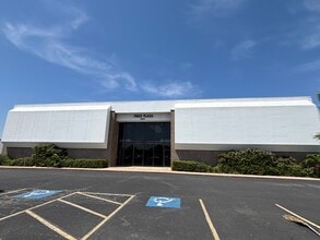 855 W Price Rd, Brownsville, TX for lease Building Photo- Image 1 of 24