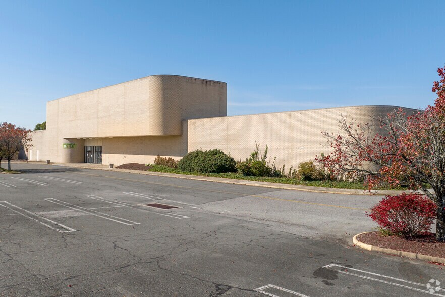 1400-1420 N Parham Rd, Richmond, VA à louer - Photo du bâtiment - Image 2 de 25