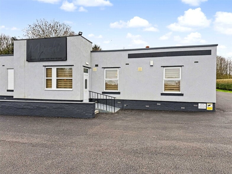 2 Sands Ln, North Frodingham for sale - Building Photo - Image 2 of 12