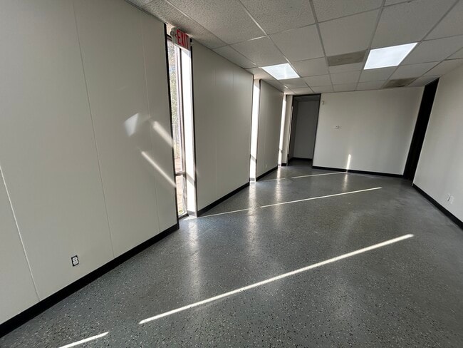 Plus de détails pour 1800 Sherwood Forest St, Houston, TX - Local d'activités à louer