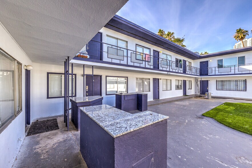 2630 Sherwood St, Las Vegas, NV à vendre - Photo du bâtiment - Image 3 de 8