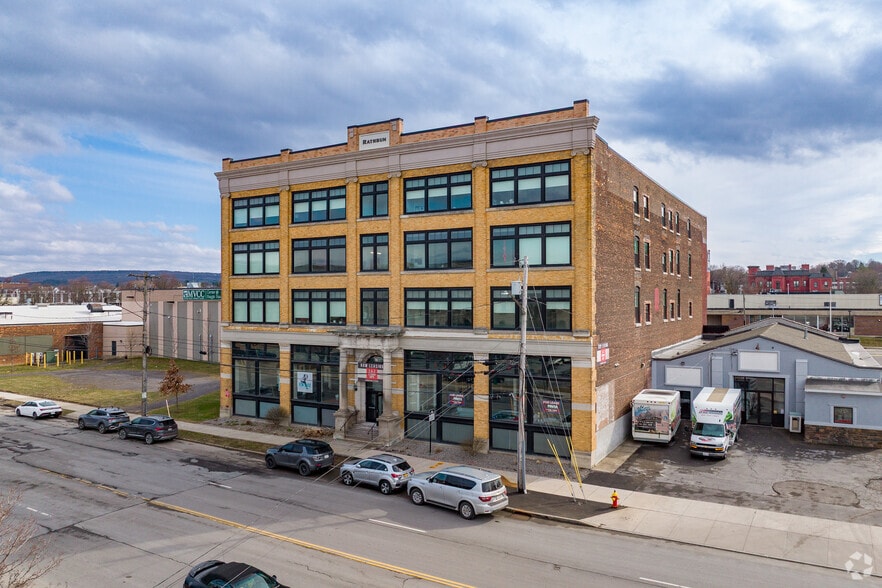 310 Broad St, Utica, NY à louer - Photo principale - Image 1 de 5