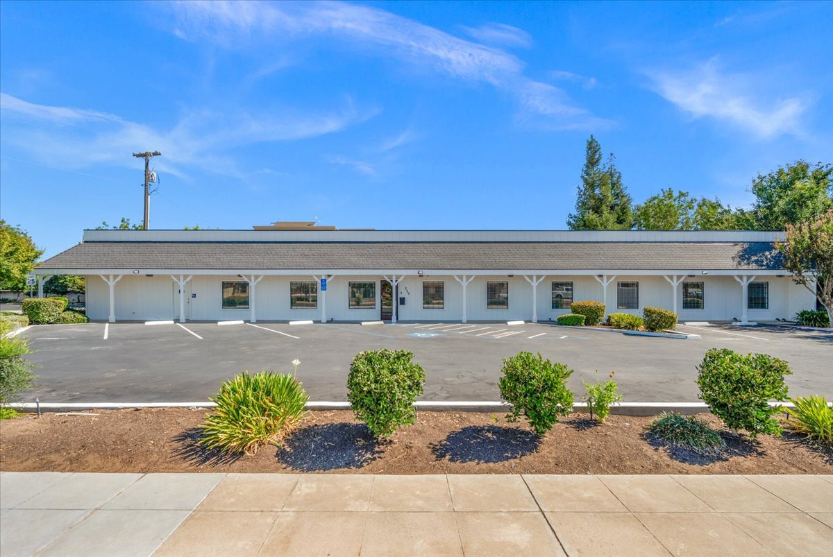 324-330 Bullard Ave, Clovis, CA for lease Building Photo- Image 1 of 28