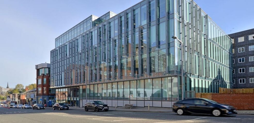 St Peters Sq, Stockport for lease - Building Photo - Image 1 of 28