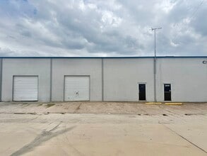 2402-2404 Blue Smoke Ct, Fort Worth, TX for lease Building Photo- Image 1 of 5