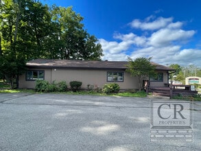 8 Ibm Rd, Poughkeepsie, NY à vendre Photo du bâtiment- Image 2 de 3