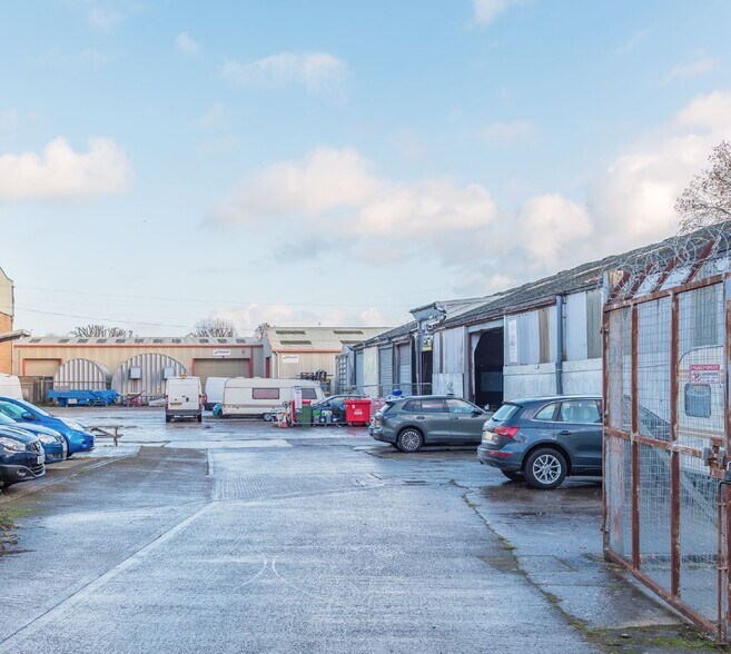 South Marston, South Marston à vendre - Photo du bâtiment - Image 3 de 4