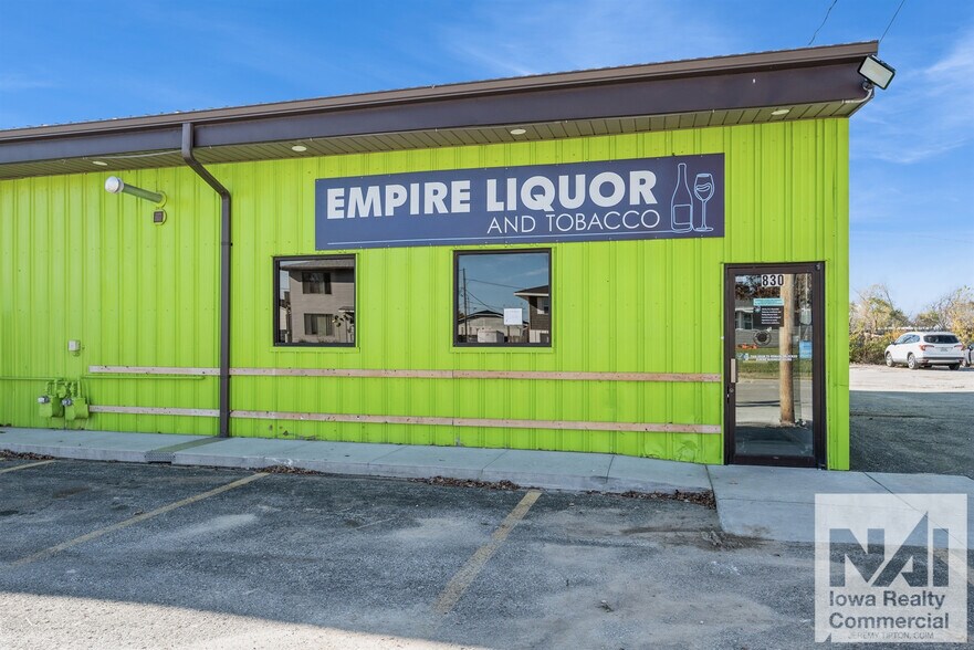 820 Robins Rd, Hiawatha, IA à louer - Photo du bâtiment - Image 2 de 7